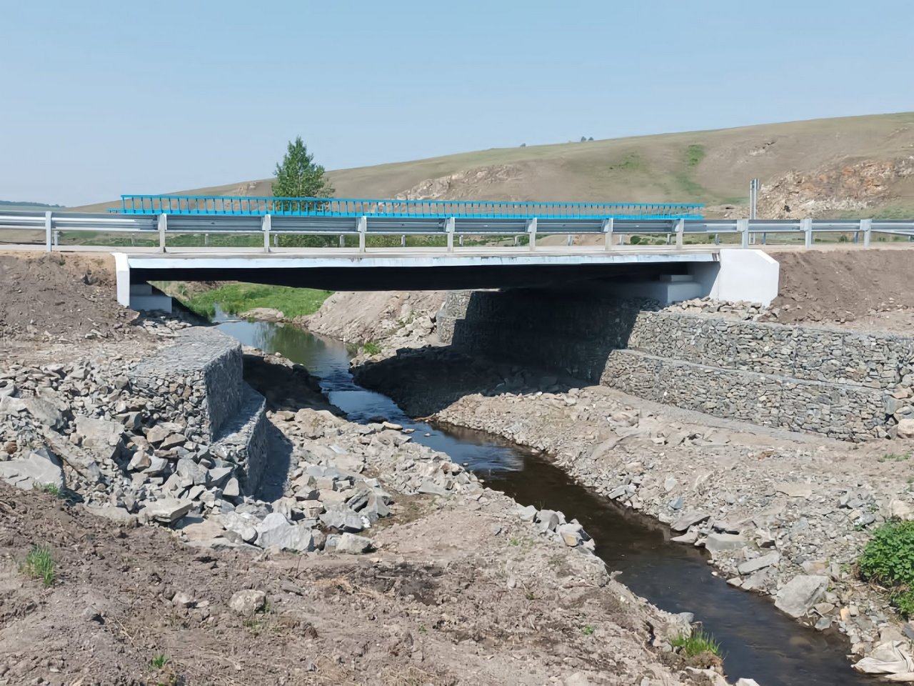 Мост через реку после ремонта в Красноярском крае