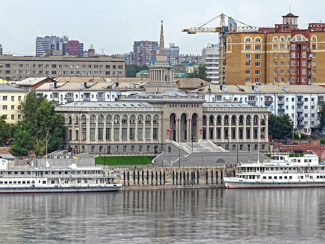 Речной вокзал Красноярска вид с Коммунального моста
