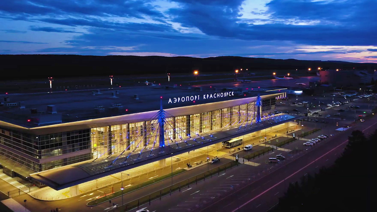 Аэропорт Красноярска - главный новый терминал - общий вид сверху