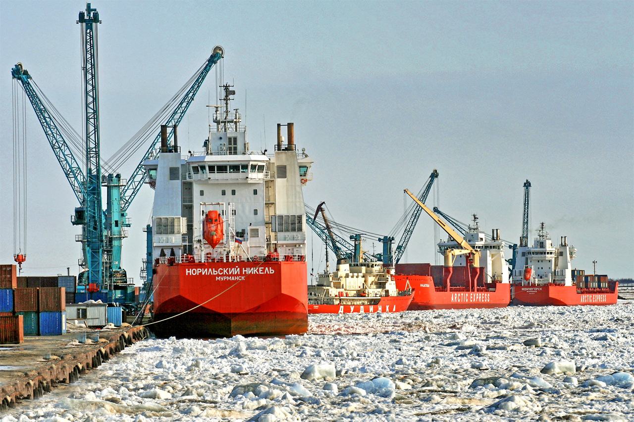 Порт Дудинка корабли на рейде