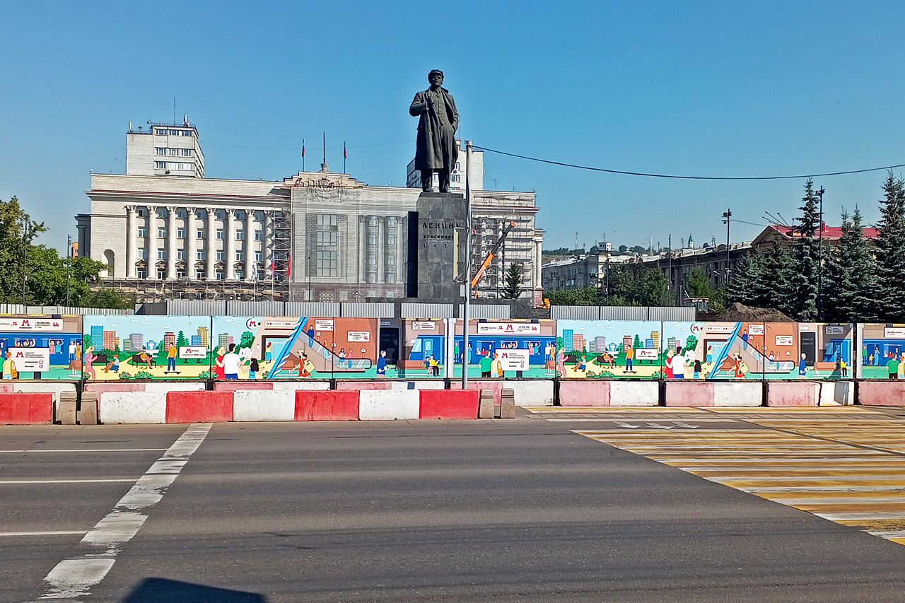 Площадь Революции Красноярск - вид на памятник Ленину