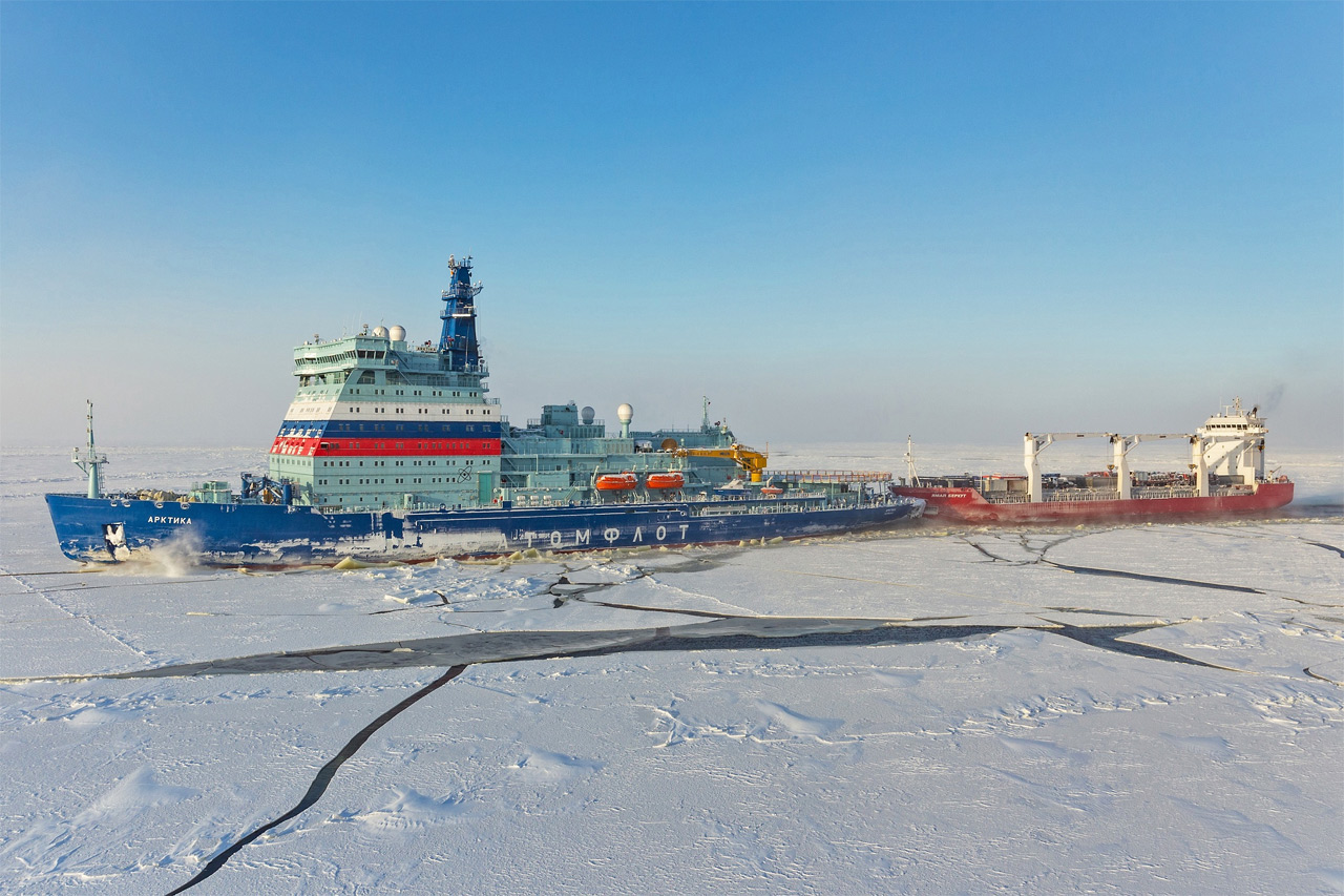 Проводка атомным ледоколом Арктика судна