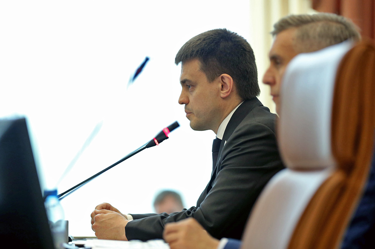 Михаил Котюков на сессии