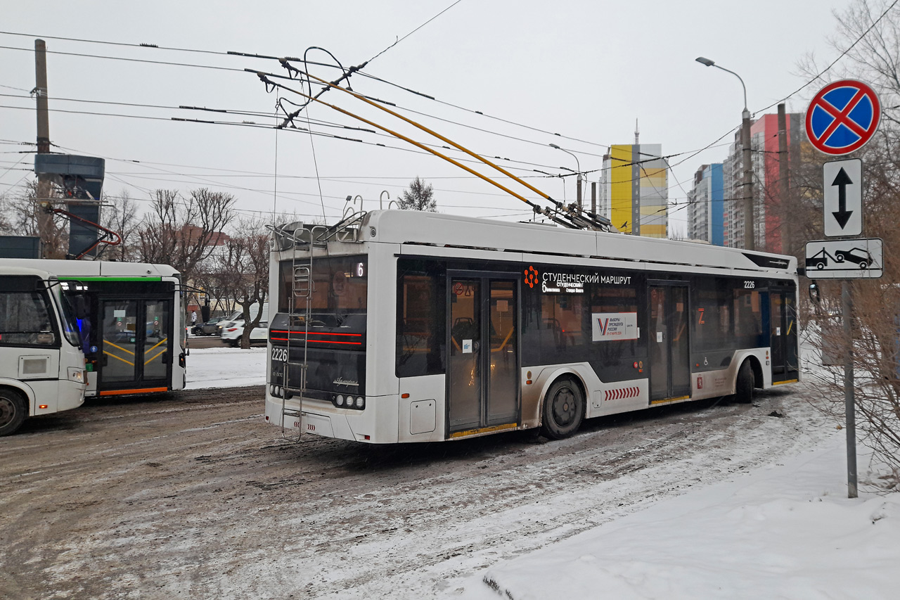 Конечная остановка в Студгородке Красноярска - троллейбус и электробус