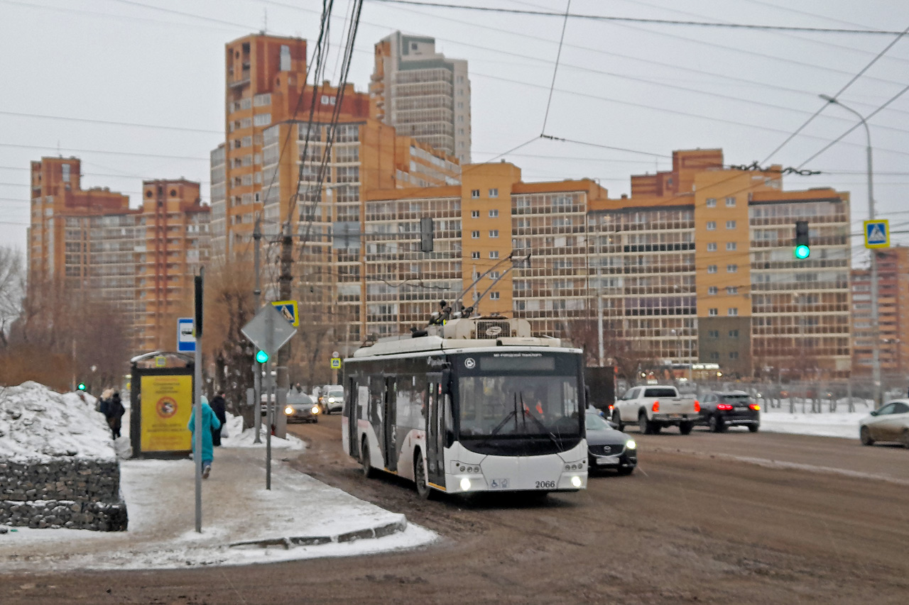 Троллейбус в Студгородке Красноярска
