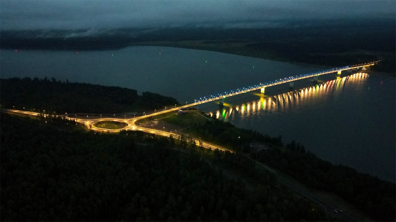 Высокогорский мост через Енисей ночью