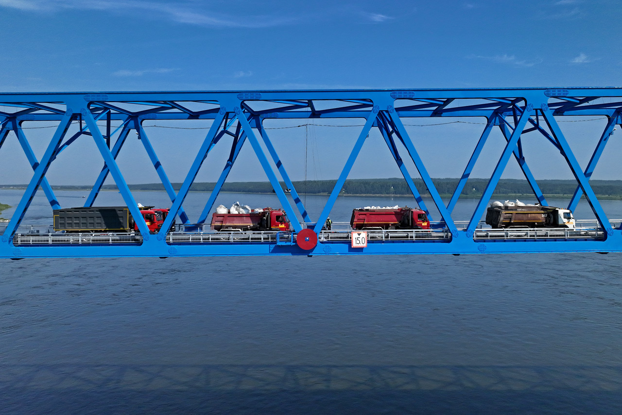 Высокогорский мост через Енисей под Лесосибирском расположен сервернее устья Ангары